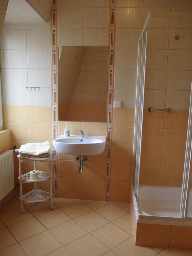 Hotel Pod Platanami Trzebnica Exterior foto